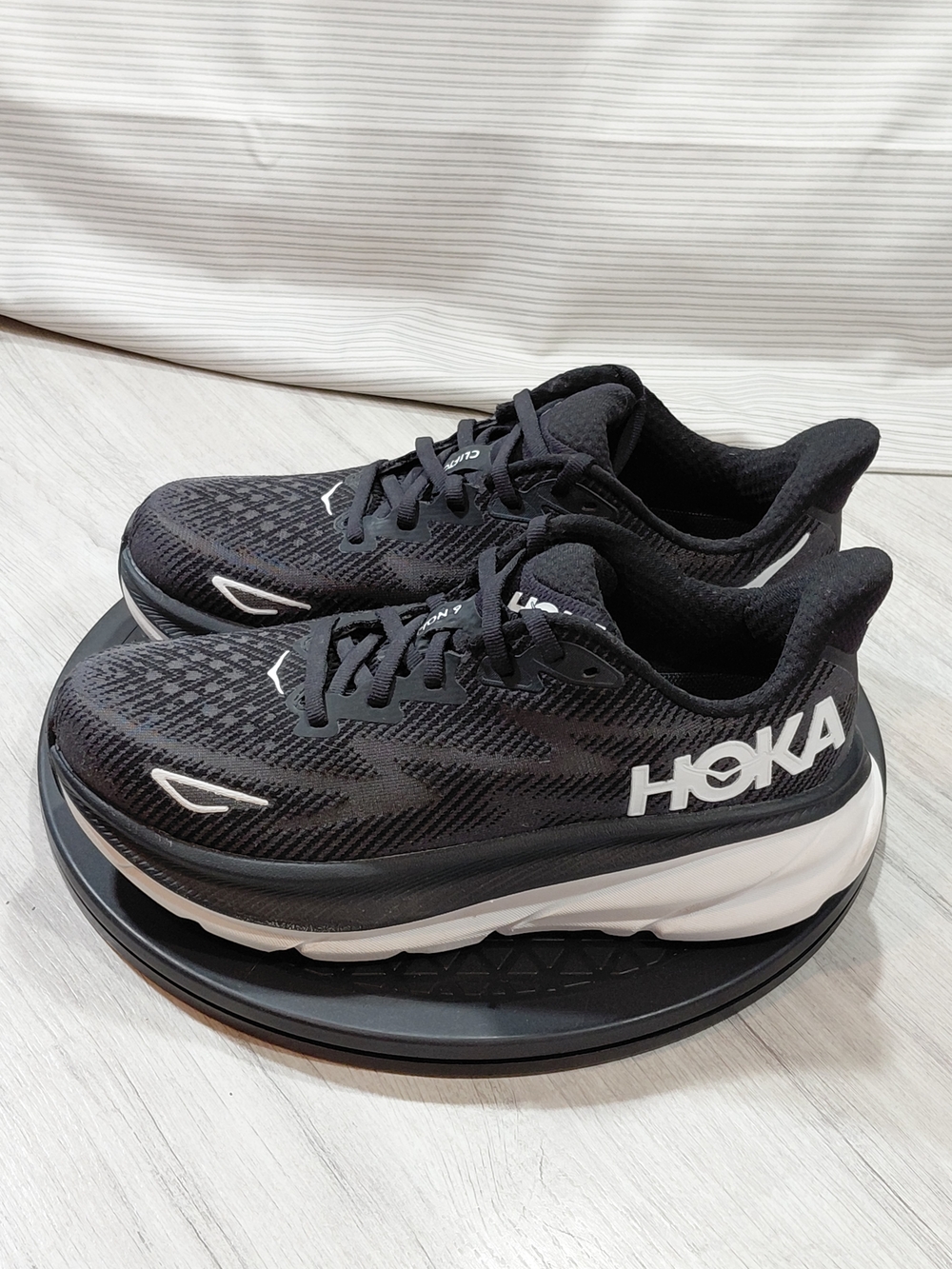 HOKA Womens Clifton 9 Black Running Shoes - Lightweight Cushioning SIZE W7B